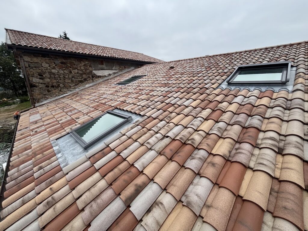 abergement de Velux sur tuile oméga 13 Chambost-Longessaigne